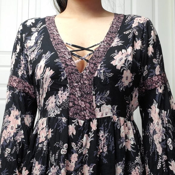 Black floral romper - Picture 4 of 7